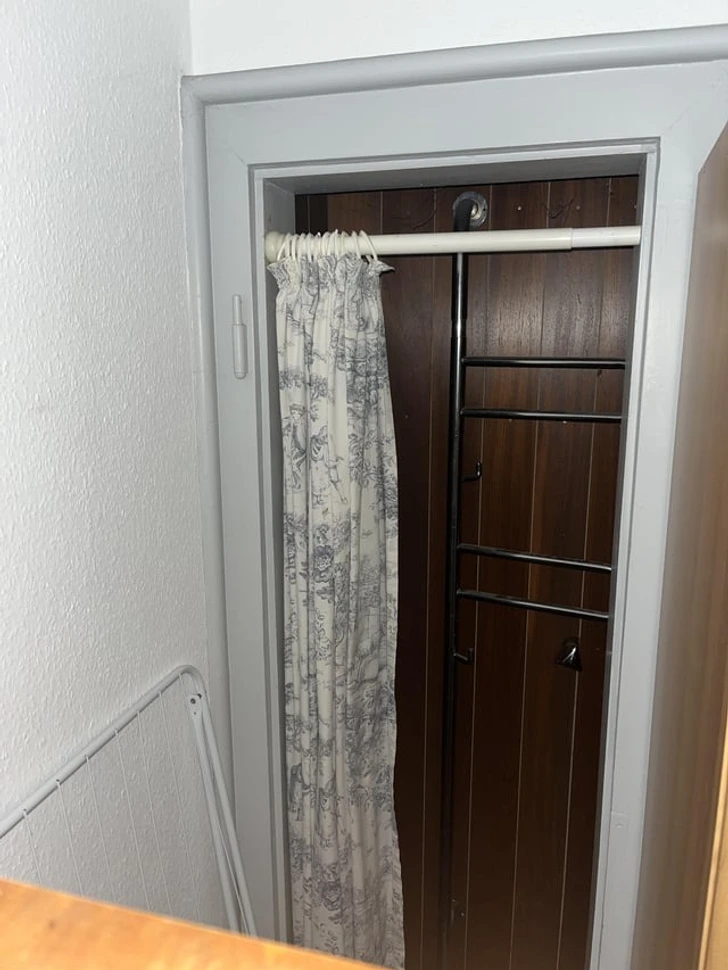 “Just moved to Germany. Do you have any idea what is this small space in my room?”